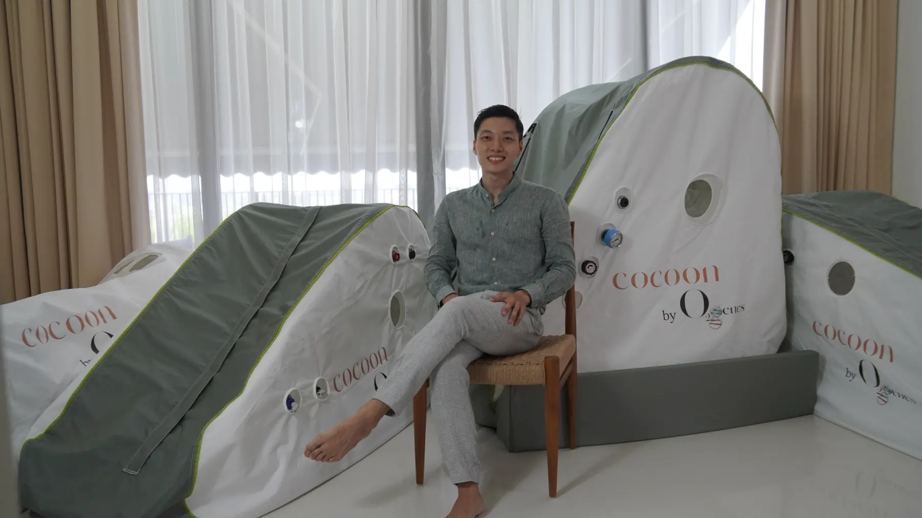 O2genes founder with several Soft Shell HBOT cocoon® formats