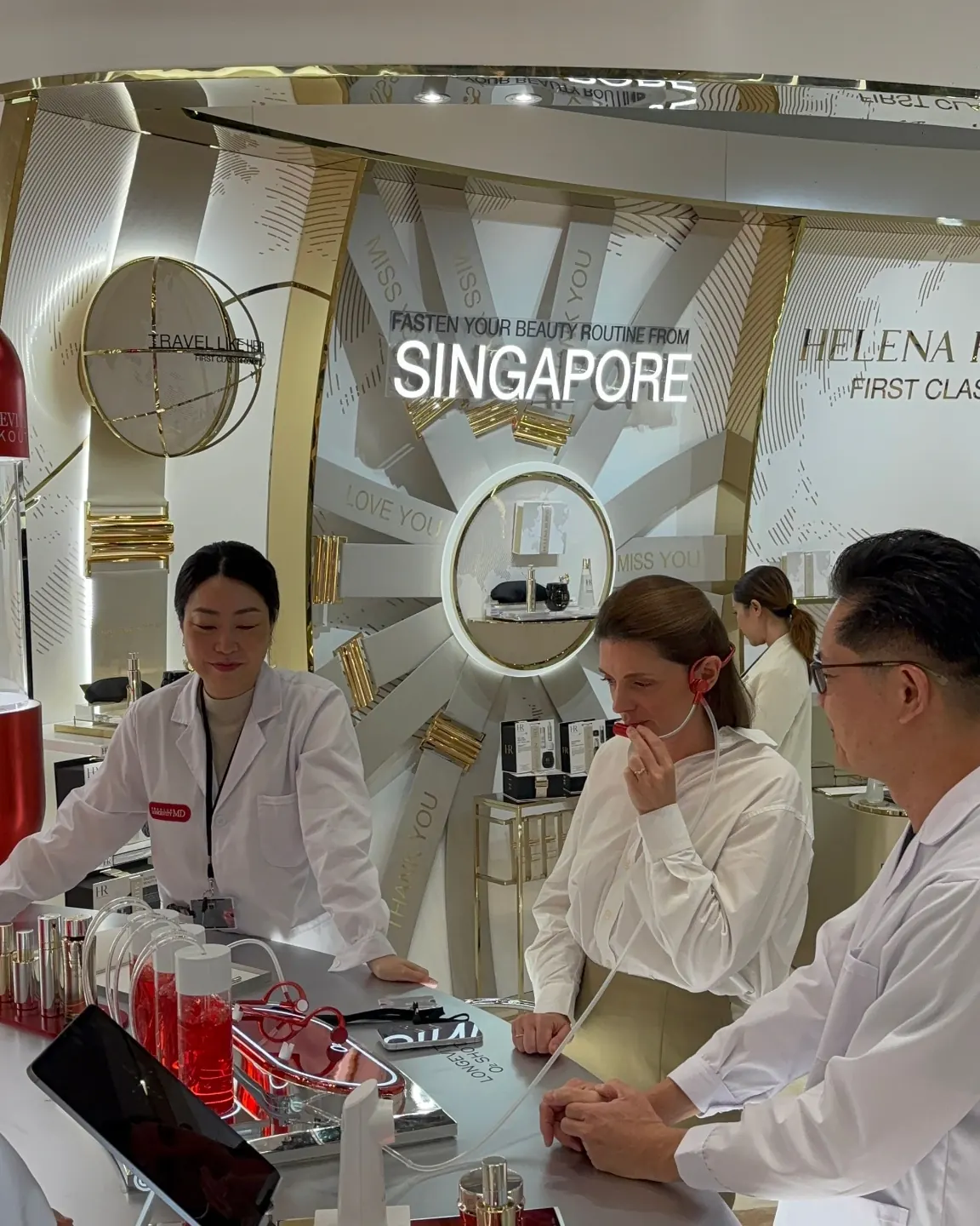 滨海湾金沙会展中心 Lancôme x O2bar 活动现场的客人