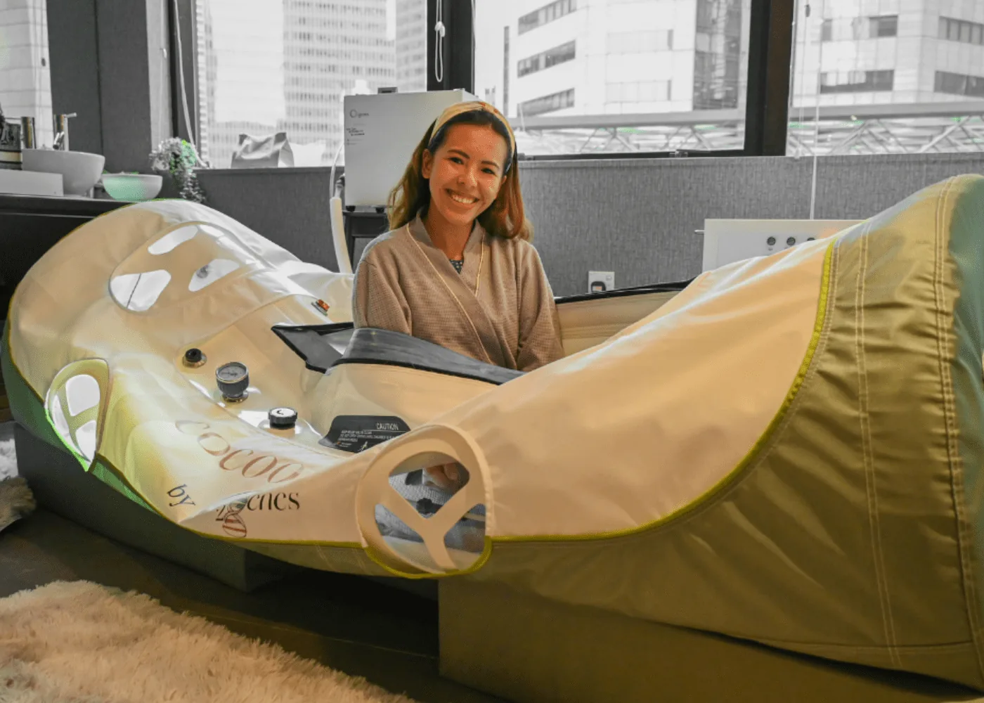 A Soft Shell HBOT cocoon® in the Honeycombers feature